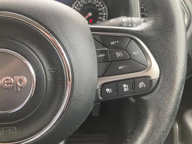 クライスラー・ジープ ジープ レネゲード リミテッド 熊本県 2020(令2)年 3.7万km 赤 ・スマートキー/・プッシュスタート/・自動緊急ブレーキ/・レーンセンス/・パークセンス/・ブラインドスポットモニター/・アダプティブヘッドライト/・クルーズコントロール/・黒革シート/・前席パワーシート/・前席シートヒーター /・ハンドルヒーター /・純正メモリナビ/　【Bluetooth・USB・AUX】/・携帯連携/　【AppleCarPlay・AndroidAuto】/・フルセグTV/・バックカメラ/・ETC/・LEDヘッドランプ/・LEDフォグランプ/・保証書/取説