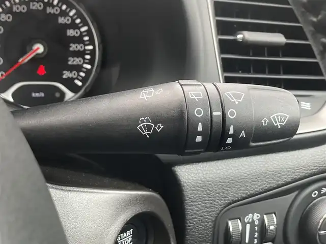 クライスラー・ジープ ジープ レネゲード リミテッド 熊本県 2020(令2)年 3.7万km 赤 ・スマートキー/・プッシュスタート/・自動緊急ブレーキ/・レーンセンス/・パークセンス/・ブラインドスポットモニター/・アダプティブヘッドライト/・クルーズコントロール/・黒革シート/・前席パワーシート/・前席シートヒーター /・ハンドルヒーター /・純正メモリナビ/　【Bluetooth・USB・AUX】/・携帯連携/　【AppleCarPlay・AndroidAuto】/・フルセグTV/・バックカメラ/・ETC/・LEDヘッドランプ/・LEDフォグランプ/・保証書/取説