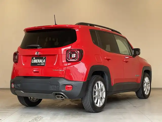 クライスラー・ジープ ジープ レネゲード リミテッド 熊本県 2020(令2)年 3.7万km 赤 ・スマートキー/・プッシュスタート/・自動緊急ブレーキ/・レーンセンス/・パークセンス/・ブラインドスポットモニター/・アダプティブヘッドライト/・クルーズコントロール/・黒革シート/・前席パワーシート/・前席シートヒーター /・ハンドルヒーター /・純正メモリナビ/　【Bluetooth・USB・AUX】/・携帯連携/　【AppleCarPlay・AndroidAuto】/・フルセグTV/・バックカメラ/・ETC/・LEDヘッドランプ/・LEDフォグランプ/・保証書/取説