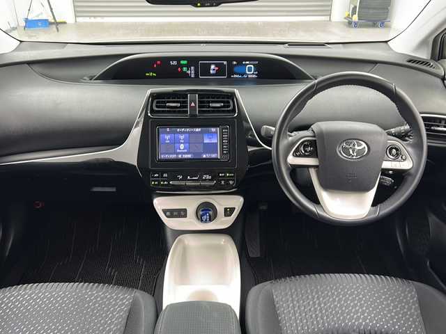 トヨタ プリウス A 三重県 2017(平29)年 5.2万km スティールブロンドM 純正7インチナビ/　フルセグTV/CD/Bluetooth/バックカメラ/衝突軽減ブレーキシステム/レーダークルーズコントロール/HUD/BSM/オートマチックハイビーム/ステアリングスイッチ/前後コーナーセンサー/レーンキープアシストシステム/パーキングアシスト/電格ウインカーミラー