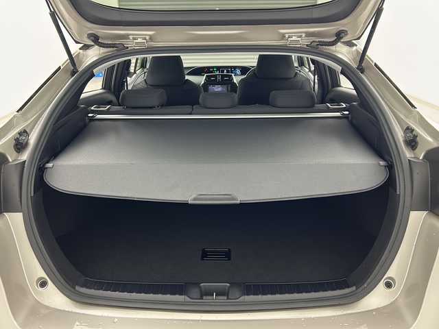 トヨタ プリウス A 三重県 2017(平29)年 5.2万km スティールブロンドM 純正7インチナビ/　フルセグTV/CD/Bluetooth/バックカメラ/衝突軽減ブレーキシステム/レーダークルーズコントロール/HUD/BSM/オートマチックハイビーム/ステアリングスイッチ/前後コーナーセンサー/レーンキープアシストシステム/パーキングアシスト/電格ウインカーミラー
