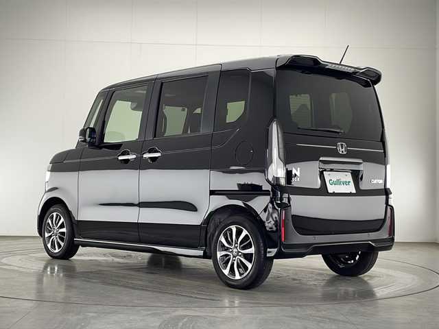 ホンダ Ｎ ＢＯＸ カスタム 宮崎県 2024(令6)年 0.3万km クリスタルブラックパール 禁煙車/純正8インチナビ/（フルセグ/Bluetooth/USB/ipod/AM/FM）/バックカメラ/ビルトインETC/片側パワースライドドア/ホンダセンシング/・衝突軽減ブレーキ（CMBS）/・先行車発進お知らせ機能/・歩行者事故低減ステアリング/・路外逸脱抑制機能/・標識認識機能/・渋滞追従機能付アダプティブクルーズコントロール（ACC）/・車線維持支援システム（LKAS）/・誤発進抑制機能/・後方誤発進抑制機能/・近距離衝突軽減ブレーキ/・急アクセル抑制機能/・パーキングセンサーシステム/・オートハイビーム/電動パーキングブレーキ/オートブレーキホールド/シートヒーター（前席）/LEDヘッドライト/LEDシーケンシャルターンランプ/充電用USBポート1口/リアサンシェード/純正フロアマット