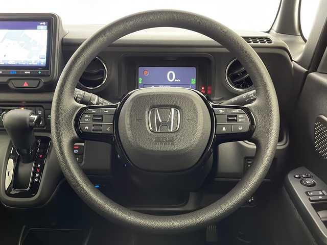 ホンダ Ｎ ＢＯＸ カスタム 宮崎県 2024(令6)年 0.3万km クリスタルブラックパール 禁煙車/純正8インチナビ/（フルセグ/Bluetooth/USB/ipod/AM/FM）/バックカメラ/ビルトインETC/片側パワースライドドア/ホンダセンシング/・衝突軽減ブレーキ（CMBS）/・先行車発進お知らせ機能/・歩行者事故低減ステアリング/・路外逸脱抑制機能/・標識認識機能/・渋滞追従機能付アダプティブクルーズコントロール（ACC）/・車線維持支援システム（LKAS）/・誤発進抑制機能/・後方誤発進抑制機能/・近距離衝突軽減ブレーキ/・急アクセル抑制機能/・パーキングセンサーシステム/・オートハイビーム/電動パーキングブレーキ/オートブレーキホールド/シートヒーター（前席）/LEDヘッドライト/LEDシーケンシャルターンランプ/充電用USBポート1口/リアサンシェード/純正フロアマット