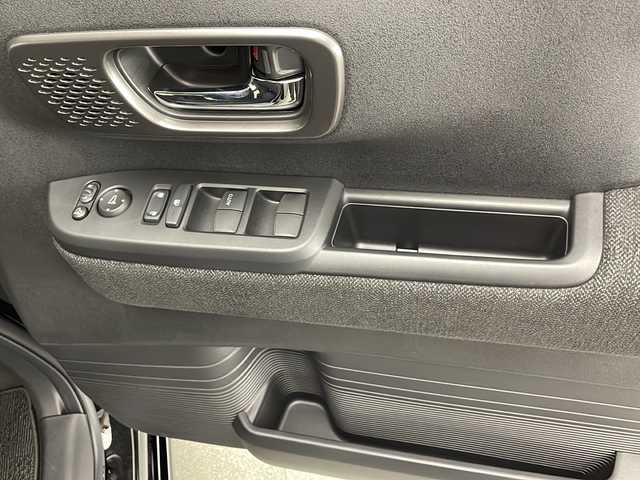 ホンダ Ｎ ＢＯＸ カスタム 宮崎県 2024(令6)年 0.3万km クリスタルブラックパール 禁煙車/純正8インチナビ/（フルセグ/Bluetooth/USB/ipod/AM/FM）/バックカメラ/ビルトインETC/片側パワースライドドア/ホンダセンシング/・衝突軽減ブレーキ（CMBS）/・先行車発進お知らせ機能/・歩行者事故低減ステアリング/・路外逸脱抑制機能/・標識認識機能/・渋滞追従機能付アダプティブクルーズコントロール（ACC）/・車線維持支援システム（LKAS）/・誤発進抑制機能/・後方誤発進抑制機能/・近距離衝突軽減ブレーキ/・急アクセル抑制機能/・パーキングセンサーシステム/・オートハイビーム/電動パーキングブレーキ/オートブレーキホールド/シートヒーター（前席）/LEDヘッドライト/LEDシーケンシャルターンランプ/充電用USBポート1口/リアサンシェード/純正フロアマット