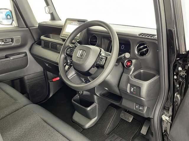 ホンダ Ｎ ＢＯＸ カスタム 宮崎県 2024(令6)年 0.3万km クリスタルブラックパール 禁煙車/純正8インチナビ/（フルセグ/Bluetooth/USB/ipod/AM/FM）/バックカメラ/ビルトインETC/片側パワースライドドア/ホンダセンシング/・衝突軽減ブレーキ（CMBS）/・先行車発進お知らせ機能/・歩行者事故低減ステアリング/・路外逸脱抑制機能/・標識認識機能/・渋滞追従機能付アダプティブクルーズコントロール（ACC）/・車線維持支援システム（LKAS）/・誤発進抑制機能/・後方誤発進抑制機能/・近距離衝突軽減ブレーキ/・急アクセル抑制機能/・パーキングセンサーシステム/・オートハイビーム/電動パーキングブレーキ/オートブレーキホールド/シートヒーター（前席）/LEDヘッドライト/LEDシーケンシャルターンランプ/充電用USBポート1口/リアサンシェード/純正フロアマット