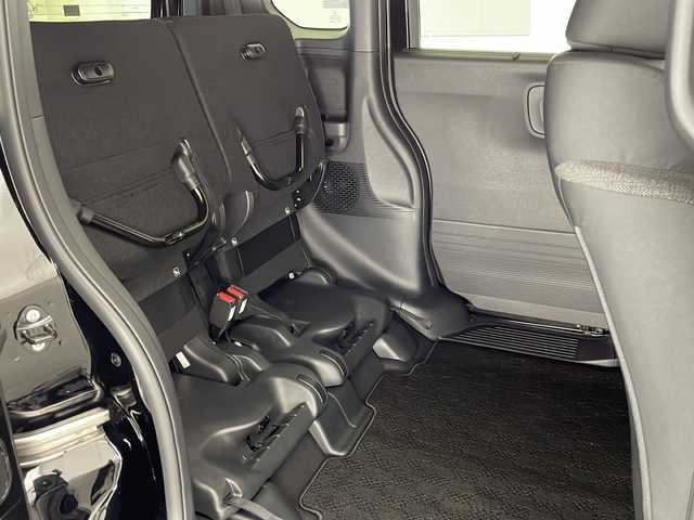 ホンダ Ｎ ＢＯＸ カスタム 宮崎県 2024(令6)年 0.3万km クリスタルブラックパール 禁煙車/純正8インチナビ/（フルセグ/Bluetooth/USB/ipod/AM/FM）/バックカメラ/ビルトインETC/片側パワースライドドア/ホンダセンシング/・衝突軽減ブレーキ（CMBS）/・先行車発進お知らせ機能/・歩行者事故低減ステアリング/・路外逸脱抑制機能/・標識認識機能/・渋滞追従機能付アダプティブクルーズコントロール（ACC）/・車線維持支援システム（LKAS）/・誤発進抑制機能/・後方誤発進抑制機能/・近距離衝突軽減ブレーキ/・急アクセル抑制機能/・パーキングセンサーシステム/・オートハイビーム/電動パーキングブレーキ/オートブレーキホールド/シートヒーター（前席）/LEDヘッドライト/LEDシーケンシャルターンランプ/充電用USBポート1口/リアサンシェード/純正フロアマット