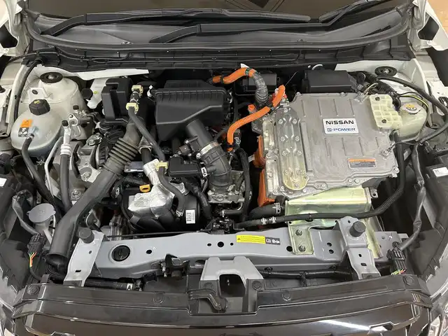 日産 キックス X ツートーンインテリアED 群馬県 2021(令3)年 5.8万km ブリリアントホワイトパール インテリジェントエマージェンシーブレーキ/・インテリジェントFCW/・踏み間違い衝突防止アシスト/・インテリジェントLI +LDW/・インテリジェントDA/・ハイビームアシスト/純正9インチSDナビ/・フルセグTV/・CD/DVD/BT/・iPod/USB/SD/・AM.FM/アラウンドビューモニター/インテリジェントスマートルームミラー/ビルトインETC/革巻きステアリング/ステアリングスイッチ/ステアリングヒーター/ハーフレザーシート/D/N席シートヒーター/スマートキー×2/プッシュスタート/電子パーキングブレーキ/オートホールド/ルーフレール/LEDヘッドライト/フォグランプ/オートライト/純正17インチAW/純正フロアマット/純正ドアバイザー/電動格納ウィンカーミラー/横滑り防止システム