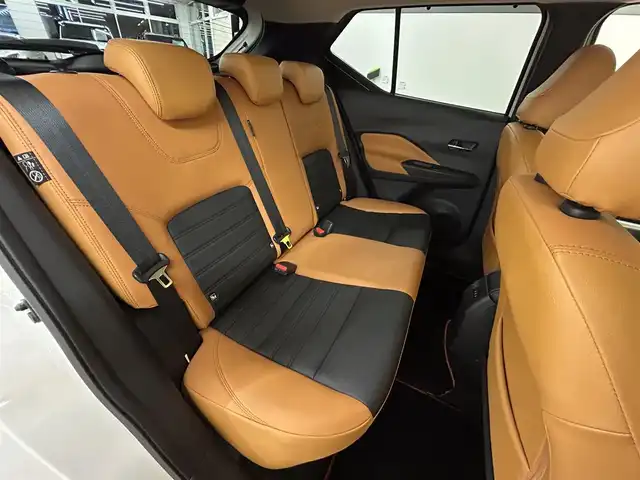日産 キックス X ツートーンインテリアED 群馬県 2021(令3)年 5.8万km ブリリアントホワイトパール インテリジェントエマージェンシーブレーキ/・インテリジェントFCW/・踏み間違い衝突防止アシスト/・インテリジェントLI +LDW/・インテリジェントDA/・ハイビームアシスト/純正9インチSDナビ/・フルセグTV/・CD/DVD/BT/・iPod/USB/SD/・AM.FM/アラウンドビューモニター/インテリジェントスマートルームミラー/ビルトインETC/革巻きステアリング/ステアリングスイッチ/ステアリングヒーター/ハーフレザーシート/D/N席シートヒーター/スマートキー×2/プッシュスタート/電子パーキングブレーキ/オートホールド/ルーフレール/LEDヘッドライト/フォグランプ/オートライト/純正17インチAW/純正フロアマット/純正ドアバイザー/電動格納ウィンカーミラー/横滑り防止システム