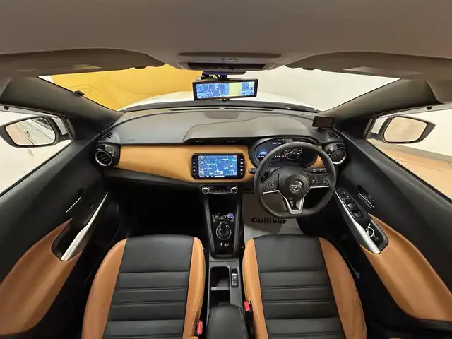 日産 キックス X ツートーンインテリアED 群馬県 2021(令3)年 5.8万km ブリリアントホワイトパール インテリジェントエマージェンシーブレーキ/・インテリジェントFCW/・踏み間違い衝突防止アシスト/・インテリジェントLI +LDW/・インテリジェントDA/・ハイビームアシスト/純正9インチSDナビ/・フルセグTV/・CD/DVD/BT/・iPod/USB/SD/・AM.FM/アラウンドビューモニター/インテリジェントスマートルームミラー/ビルトインETC/革巻きステアリング/ステアリングスイッチ/ステアリングヒーター/ハーフレザーシート/D/N席シートヒーター/スマートキー×2/プッシュスタート/電子パーキングブレーキ/オートホールド/ルーフレール/LEDヘッドライト/フォグランプ/オートライト/純正17インチAW/純正フロアマット/純正ドアバイザー/電動格納ウィンカーミラー/横滑り防止システム