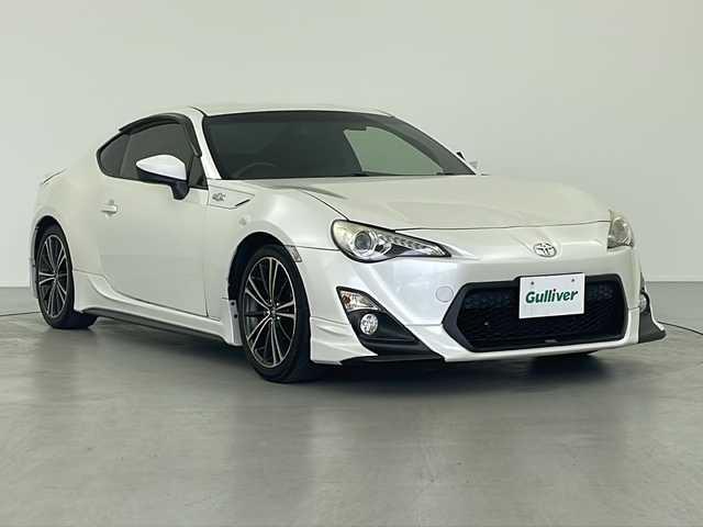 トヨタ ８６ GT 岐阜県 2012(平24)年 7万km サテンホワイトパール TRDフルエアロ/BLITZ車高調　DAMPER　ZZ-R/社外ナビ/CD　DVD　USB/Bluetooth/フルセグTV/ドライブレコーダー/バックカメラ/左右独立エアコン/HIDヘッドライト/オートライト/純正フロアマット/ドアバイザー/ETC/純正17インチアルミホイール