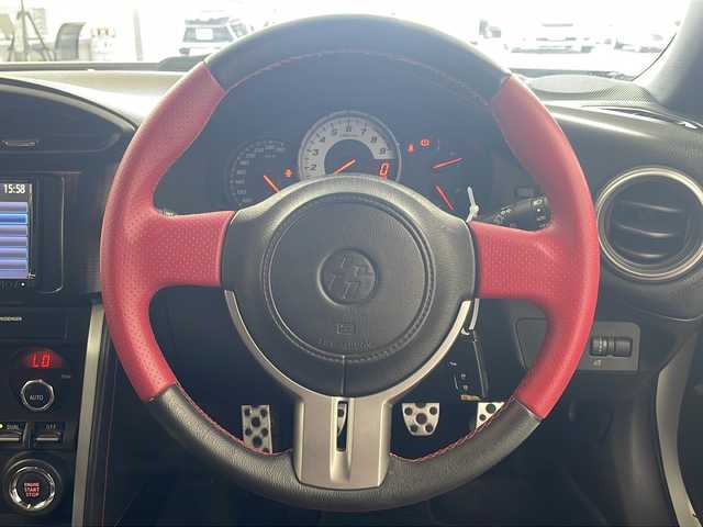 トヨタ ８６ GT 岐阜県 2012(平24)年 7万km サテンホワイトパール TRDフルエアロ/BLITZ車高調　DAMPER　ZZ-R/社外ナビ/CD　DVD　USB/Bluetooth/フルセグTV/ドライブレコーダー/バックカメラ/左右独立エアコン/HIDヘッドライト/オートライト/純正フロアマット/ドアバイザー/ETC/純正17インチアルミホイール