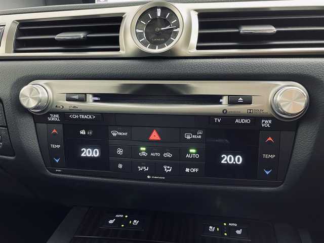 レクサス ＧＳ 350 Iパッケージ 道央・札幌 2016(平28)年 2.4万km グラファイトブラックガラスフレーク ・ワンオーナー/・４WD/・寒冷地仕様/・メーカーナビ/　CD/DVD/Blu-ray/SD/BT/フルセグ/・バックカメラ/・ビルトインETC2.0/・純正ドライブレコーダー/・プリクラッシュセーフティ/・レーダークルーズコントロール/・レーンキープアシスト/・オートハイビーム/・クリアランスソナー/・BSM/・HUD/・レザーシート/・前席パワーシート/・前席エア/シートヒーター/・3眼LEDヘッドライト/・フォグライト/・オートライト/・レインセンサーワイパー/・ワイパーデアイサー/・プッシュスタート/・スマートキー/・純正エンジンスターター/・カードキー/・純正フロアマット/・ドアバイザー