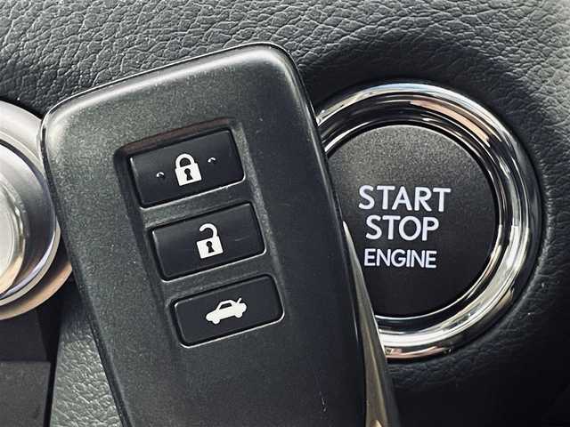 レクサス ＧＳ 350 Iパッケージ 道央・札幌 2016(平28)年 2.4万km グラファイトブラックガラスフレーク ・ワンオーナー/・４WD/・寒冷地仕様/・メーカーナビ/　CD/DVD/Blu-ray/SD/BT/フルセグ/・バックカメラ/・ビルトインETC2.0/・純正ドライブレコーダー/・プリクラッシュセーフティ/・レーダークルーズコントロール/・レーンキープアシスト/・オートハイビーム/・クリアランスソナー/・BSM/・HUD/・レザーシート/・前席パワーシート/・前席エア/シートヒーター/・3眼LEDヘッドライト/・フォグライト/・オートライト/・レインセンサーワイパー/・ワイパーデアイサー/・プッシュスタート/・スマートキー/・純正エンジンスターター/・カードキー/・純正フロアマット/・ドアバイザー