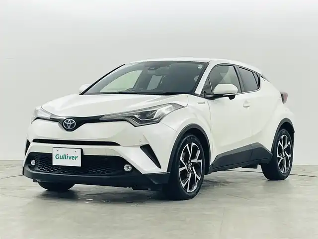 トヨタ Ｃ－ＨＲ G 福島県 2018(平30)年 4.9万km ホワイトパールクリスタルシャイン トヨタセーフティセンス/・プリクラッシュセーフティ/・レーンキープアシスト/・先行車発進お知らせ機能/・レーダークルーズコントロール/・ブラインドスポットモニター/純正ナビ/・型番：NSZT-W66T/・フルセグTV/Bluetooth/CD/DVD/・バックカメラ/・ETC2.0/・ドライブレコーダー/アイドリングストップ/電子パーキング/・オートホールド/革巻きステアリング/・ステアリングリモコン/ハーフレザーシート/・シートヒーター(運転席/助手席)/プッシュスタート/・スマートキー/LEDヘッドライト/・オートライト/・フォグライト/純正フロアマット