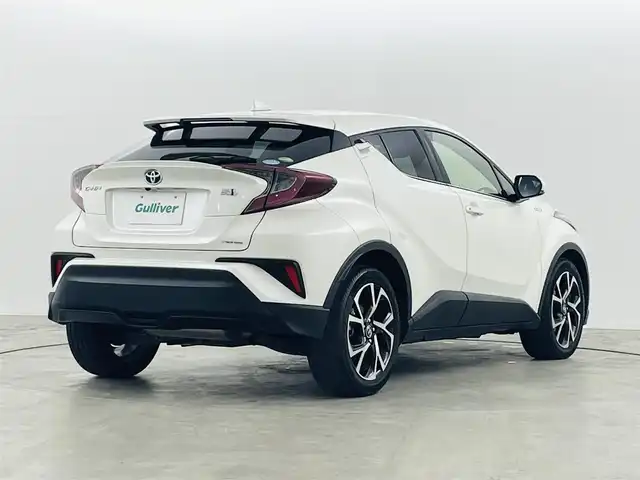 トヨタ Ｃ－ＨＲ G 福島県 2018(平30)年 4.9万km ホワイトパールクリスタルシャイン トヨタセーフティセンス/・プリクラッシュセーフティ/・レーンキープアシスト/・先行車発進お知らせ機能/・レーダークルーズコントロール/・ブラインドスポットモニター/純正ナビ/・型番：NSZT-W66T/・フルセグTV/Bluetooth/CD/DVD/・バックカメラ/・ETC2.0/・ドライブレコーダー/アイドリングストップ/電子パーキング/・オートホールド/革巻きステアリング/・ステアリングリモコン/ハーフレザーシート/・シートヒーター(運転席/助手席)/プッシュスタート/・スマートキー/LEDヘッドライト/・オートライト/・フォグライト/純正フロアマット