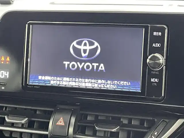 トヨタ Ｃ－ＨＲ G 福島県 2018(平30)年 4.9万km ホワイトパールクリスタルシャイン トヨタセーフティセンス/・プリクラッシュセーフティ/・レーンキープアシスト/・先行車発進お知らせ機能/・レーダークルーズコントロール/・ブラインドスポットモニター/純正ナビ/・型番：NSZT-W66T/・フルセグTV/Bluetooth/CD/DVD/・バックカメラ/・ETC2.0/・ドライブレコーダー/アイドリングストップ/電子パーキング/・オートホールド/革巻きステアリング/・ステアリングリモコン/ハーフレザーシート/・シートヒーター(運転席/助手席)/プッシュスタート/・スマートキー/LEDヘッドライト/・オートライト/・フォグライト/純正フロアマット