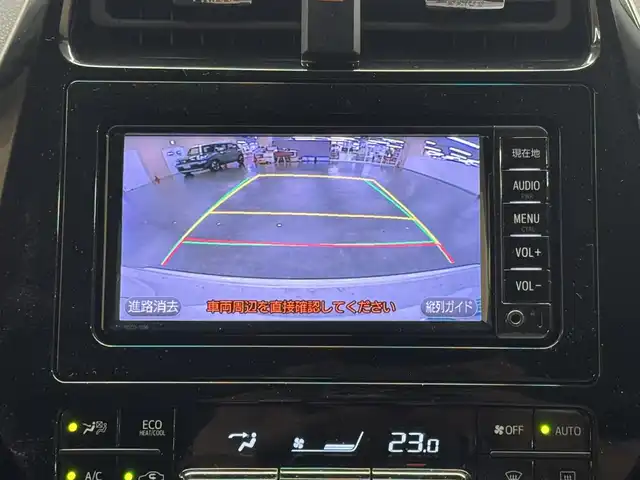 トヨタ プリウス S ツーリングセレクション 三重県 2017(平29)年 2.2万km ホワイトパールクリスタルシャイン ハイブリッド/FF/インパネCVT/純正 7インチナビ NSCD-W66/（AM/FM/CD/SD/地デジTV/AUX/Bluetooth）/バックカメラ/モデリスタエアロ（F/S/R下）/ビルトイン ETC/安全/・横滑り防止機能/・SRS サイド＆カーテンシールドエアバッグ/装備/・合皮シート（ブラック）/・快適温熱シート（D/N）/・オートライト/・LEDヘッドランプ/・【OP】LEDフロントフォグライト（アクセサリーランプ［薄暮灯］付）/・【OP】ナビレディセット（バックカメラ、ステアリングスイッチ）/・オートエアコン/・自動防眩インナーミラー/・純正17inAW/・プッシュスタート/・スマートキーx2/・保/など