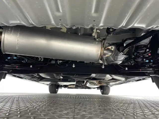 日産 セレナ e－パワー ハイウェイスター V 神奈川県 2025(令7)年 0.1千km ホワイト 登録済未使用車/統合型12.3インチインターフェースディスプレイ/アドバンスドドライブアシストディスプレイ/NissanConnectメモリーナビゲーションシステム/フルセグ HDMI 　/インテリジェントアラウンドビューモニター/両側電動スライドドア【サンシェード】/360度セーフティアシスト/インテリジェントエマージェンシーブレーキ/前方衝突予報警報/衝突回避ステアリングアシスト/車線逸脱防止支援システム/車線逸脱警報/後側方衝突防止支援システム/後側方車両検知警報/後退時車両検知警報/ふらつき警報/踏み間違い衝突防止アシスト/標識認識機能/前後ソナー/ナビリンク機能付プロパイロット緊急停止支援システム/インテリジェントルームミラー/SOSコール/ワイヤレス充電器/車載通信ユニット/ビルトインETC2.0ユニット/純正前後ドライブレコーダー/革巻きステアリング/2列目3列目パーソナルテーブル/USB電源Cソケット/アダプティブLEDヘッドライトシステム/オートライト/LEDフロントフォグランプ/純正16インチアルミホイール