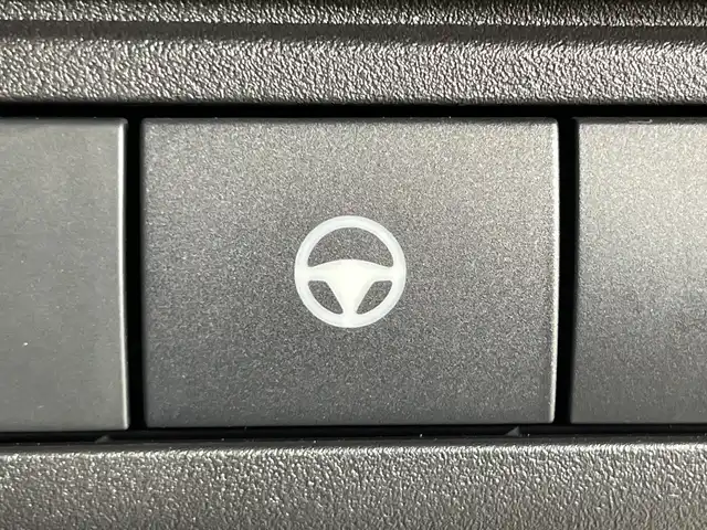 日産 セレナ e－パワー ハイウェイスター V 神奈川県 2025(令7)年 0.1千km ホワイト 登録済未使用車/統合型12.3インチインターフェースディスプレイ/アドバンスドドライブアシストディスプレイ/NissanConnectメモリーナビゲーションシステム/フルセグ HDMI 　/インテリジェントアラウンドビューモニター/両側電動スライドドア【サンシェード】/360度セーフティアシスト/インテリジェントエマージェンシーブレーキ/前方衝突予報警報/衝突回避ステアリングアシスト/車線逸脱防止支援システム/車線逸脱警報/後側方衝突防止支援システム/後側方車両検知警報/後退時車両検知警報/ふらつき警報/踏み間違い衝突防止アシスト/標識認識機能/前後ソナー/ナビリンク機能付プロパイロット緊急停止支援システム/インテリジェントルームミラー/SOSコール/ワイヤレス充電器/車載通信ユニット/ビルトインETC2.0ユニット/純正前後ドライブレコーダー/革巻きステアリング/2列目3列目パーソナルテーブル/USB電源Cソケット/アダプティブLEDヘッドライトシステム/オートライト/LEDフロントフォグランプ/純正16インチアルミホイール