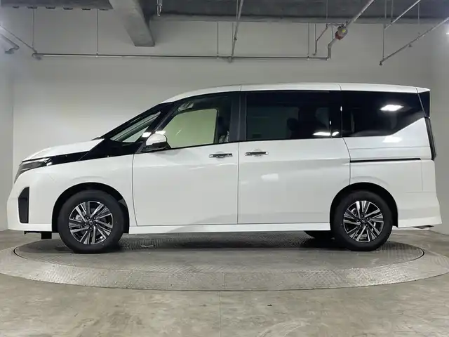 日産 セレナ e－パワー ハイウェイスター V 神奈川県 2025(令7)年 0.1千km ホワイト 登録済未使用車/統合型12.3インチインターフェースディスプレイ/アドバンスドドライブアシストディスプレイ/NissanConnectメモリーナビゲーションシステム/フルセグ HDMI 　/インテリジェントアラウンドビューモニター/両側電動スライドドア【サンシェード】/360度セーフティアシスト/インテリジェントエマージェンシーブレーキ/前方衝突予報警報/衝突回避ステアリングアシスト/車線逸脱防止支援システム/車線逸脱警報/後側方衝突防止支援システム/後側方車両検知警報/後退時車両検知警報/ふらつき警報/踏み間違い衝突防止アシスト/標識認識機能/前後ソナー/ナビリンク機能付プロパイロット緊急停止支援システム/インテリジェントルームミラー/SOSコール/ワイヤレス充電器/車載通信ユニット/ビルトインETC2.0ユニット/純正前後ドライブレコーダー/革巻きステアリング/2列目3列目パーソナルテーブル/USB電源Cソケット/アダプティブLEDヘッドライトシステム/オートライト/LEDフロントフォグランプ/純正16インチアルミホイール