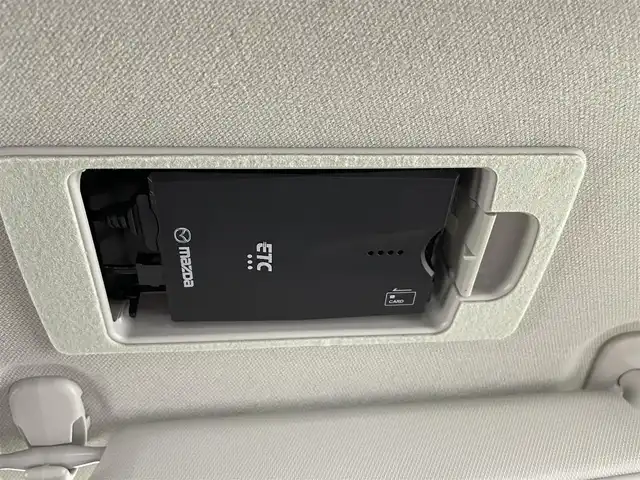 マツダ アクセラ スポーツ 15S プロアクティブ 千葉県 2019(平31)年 4.9万km スノーフレイクホワイトパールマイカ 禁煙車/スマートシティブレーキサポート　衝突軽減ブレーキ/BSM　ブラインドスポットモニター/レーンキープアシスト/標識認識機能/ドライバーアテンションアラート/パーキングセンサー　コーナーセンサー/HUD　ヘッドアップディスプレイ/マツダコネクトナビ/・CD/DVD/Bluetooth/USB/AUX/フルセグ/・ビルトインETC/・360度ビューモニター　全周囲カメラ　全方位カメラ/純正18インチアルミホイール/LEDヘッドライト/フォグランプ/オートライト/オートハイビーム/スマートキー/プッシュスタートボタン/パドルシフト/アイドリングストップ/オートエアコン/クルーズコントロール/フロアマット/電動格納ミラー/ステアリングリモコン　ステアリングスイッチ