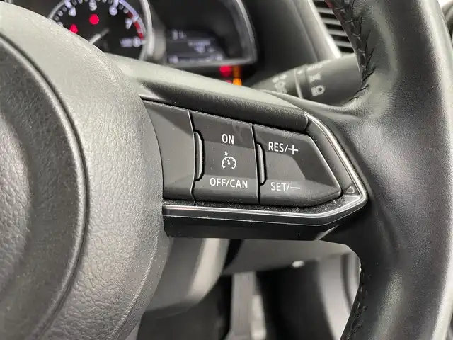 マツダ アクセラ スポーツ 15S プロアクティブ 千葉県 2019(平31)年 4.9万km スノーフレイクホワイトパールマイカ 禁煙車/スマートシティブレーキサポート　衝突軽減ブレーキ/BSM　ブラインドスポットモニター/レーンキープアシスト/標識認識機能/ドライバーアテンションアラート/パーキングセンサー　コーナーセンサー/HUD　ヘッドアップディスプレイ/マツダコネクトナビ/・CD/DVD/Bluetooth/USB/AUX/フルセグ/・ビルトインETC/・360度ビューモニター　全周囲カメラ　全方位カメラ/純正18インチアルミホイール/LEDヘッドライト/フォグランプ/オートライト/オートハイビーム/スマートキー/プッシュスタートボタン/パドルシフト/アイドリングストップ/オートエアコン/クルーズコントロール/フロアマット/電動格納ミラー/ステアリングリモコン　ステアリングスイッチ