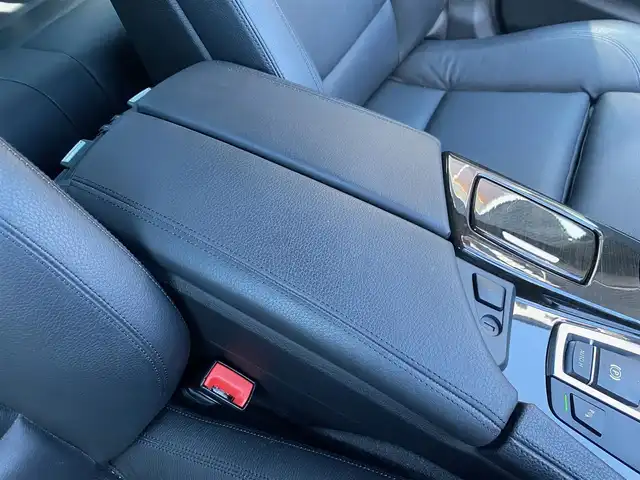 ＢＭＷ ５３５ｉ Mスポーツ 福岡県 2011(平23)年 5.7万km アルピンホワイトⅢ 純正ナビ　/Bluetooth　/フルセグTV　/CD/DVD　/クルーズコントロール　/ETC　/ドライブレコーダー　/黒革シート　/パワーシート　/シートヒーター　/メモリーシート　/オートライト　/パドルシフト　/スマートキー　/純正18インチアルミホイール　/前後コーナーセンサー