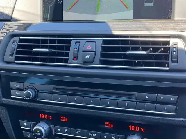 ＢＭＷ ５３５ｉ Mスポーツ 福岡県 2011(平23)年 5.7万km アルピンホワイトⅢ 純正ナビ　/Bluetooth　/フルセグTV　/CD/DVD　/クルーズコントロール　/ETC　/ドライブレコーダー　/黒革シート　/パワーシート　/シートヒーター　/メモリーシート　/オートライト　/パドルシフト　/スマートキー　/純正18インチアルミホイール　/前後コーナーセンサー