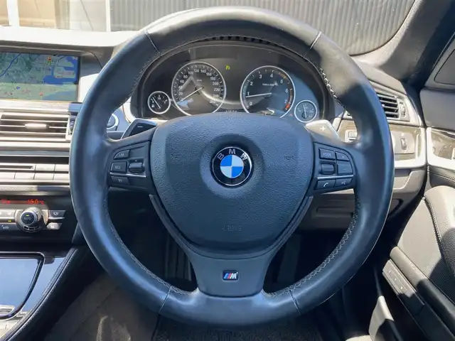 ＢＭＷ ５３５ｉ Mスポーツ 福岡県 2011(平23)年 5.7万km アルピンホワイトⅢ 純正ナビ　/Bluetooth　/フルセグTV　/CD/DVD　/クルーズコントロール　/ETC　/ドライブレコーダー　/黒革シート　/パワーシート　/シートヒーター　/メモリーシート　/オートライト　/パドルシフト　/スマートキー　/純正18インチアルミホイール　/前後コーナーセンサー