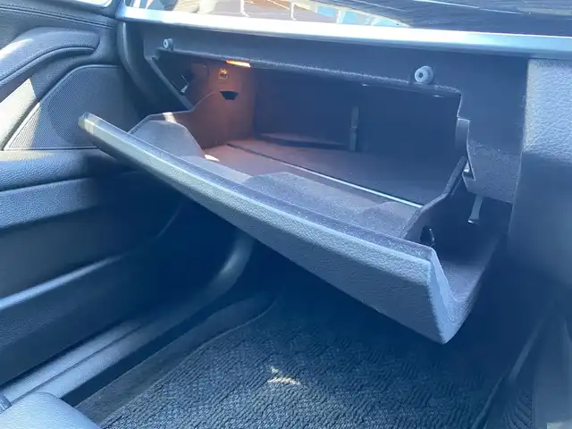 ＢＭＷ ５３５ｉ Mスポーツ 福岡県 2011(平23)年 5.7万km アルピンホワイトⅢ 純正ナビ　/Bluetooth　/フルセグTV　/CD/DVD　/クルーズコントロール　/ETC　/ドライブレコーダー　/黒革シート　/パワーシート　/シートヒーター　/メモリーシート　/オートライト　/パドルシフト　/スマートキー　/純正18インチアルミホイール　/前後コーナーセンサー