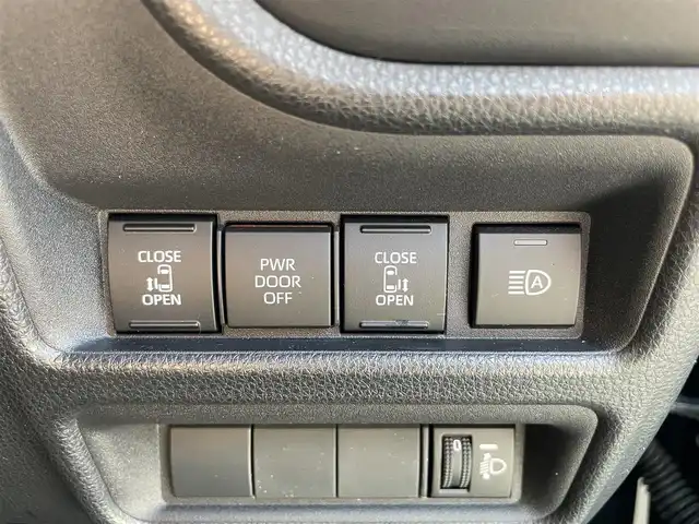 トヨタ シエンタ ハイブリッド G 滋賀県 2022(令4)年 3.7万km ブラック 純正8型ナビ/・Bluetooth/USB/FM/AM/バックカメラ/両側自動ドア/ブラインドスポットモニター/追従付クルーズコントロール/LEDヘッドライト/オートマチックハイビーム/クリアランスソナー/ステアリングリモコン/レーンキープアシスト/純正ドライブレコーダー/ビルトインETC/100V電源/スマートキー