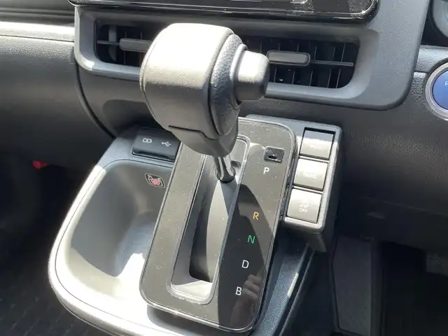 トヨタ シエンタ ハイブリッド G 滋賀県 2022(令4)年 3.7万km ブラック 純正8型ナビ/・Bluetooth/USB/FM/AM/バックカメラ/両側自動ドア/ブラインドスポットモニター/追従付クルーズコントロール/LEDヘッドライト/オートマチックハイビーム/クリアランスソナー/ステアリングリモコン/レーンキープアシスト/純正ドライブレコーダー/ビルトインETC/100V電源/スマートキー