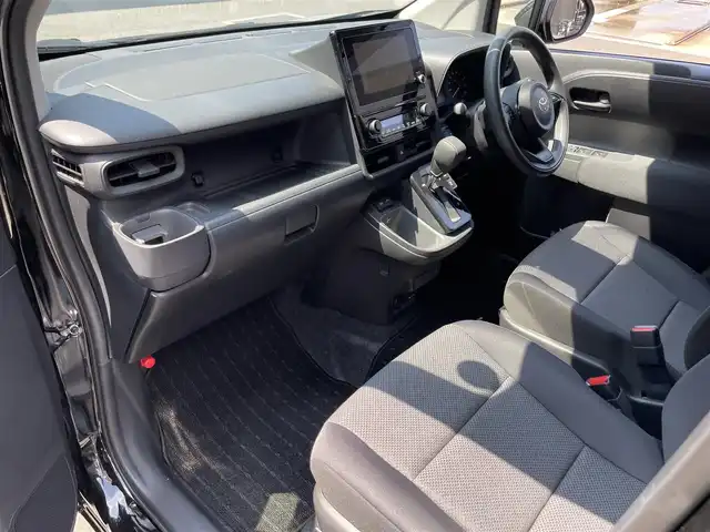 トヨタ シエンタ ハイブリッド G 滋賀県 2022(令4)年 3.7万km ブラック 純正8型ナビ/・Bluetooth/USB/FM/AM/バックカメラ/両側自動ドア/ブラインドスポットモニター/追従付クルーズコントロール/LEDヘッドライト/オートマチックハイビーム/クリアランスソナー/ステアリングリモコン/レーンキープアシスト/純正ドライブレコーダー/ビルトインETC/100V電源/スマートキー