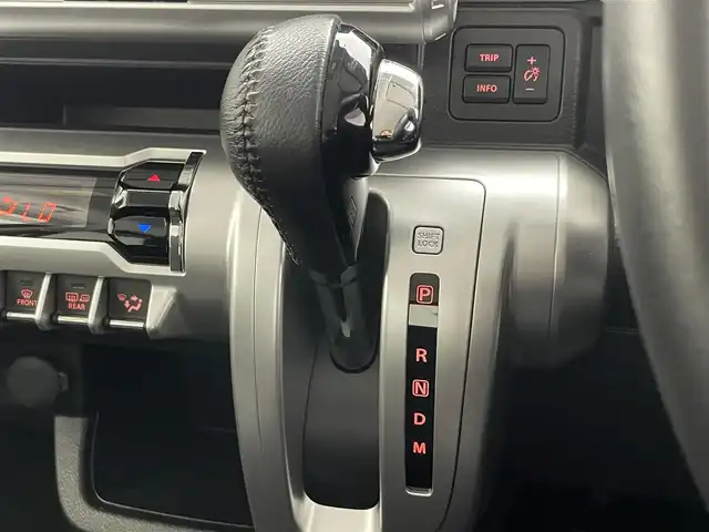 スズキ クロスビー HYBRID MZ 愛知県 2018(平30)年 5.2万km ファーベントレッド/スーパーブラックパール 純正８型ナビ　全方位カメラ　禁煙　Ｂｌｕｅｔｏｏｔｈ　フルセグＴＶ　シートヒーター　ＥＴＣ　セーフティサポート　衝突軽減　レーンキープ　ＬＥＤオートライト　パドルシフト　クルコン　ターボ搭載車　フォグ