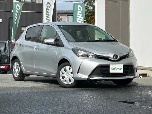 トヨタ ヴィッツ F 宮城県 2016(平28)年 1.4万km シルバーM ワンオーナー/純正ナビ/AM/FM/CD/BT/AUX/ワンセグTV/バックカメラ/ステアリングスイッチ/スチール夏タイヤ14インチ/社外アルミ冬タイヤ14インチ/純正フロアマット/レーンアシスト/横滑り防止装置/衝突被害軽減システム/ヘッドランプレベライザー/オートマチックハイビーム/ウィンカードアミラー/電動格納ミラー/ETC/保証書・記録簿・取扱説明書