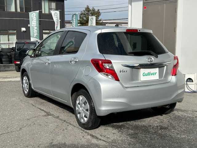 トヨタ ヴィッツ F 宮城県 2016(平28)年 1.4万km シルバーM ワンオーナー/純正ナビ/AM/FM/CD/BT/AUX/ワンセグTV/バックカメラ/ステアリングスイッチ/スチール夏タイヤ14インチ/社外アルミ冬タイヤ14インチ/純正フロアマット/レーンアシスト/横滑り防止装置/衝突被害軽減システム/ヘッドランプレベライザー/オートマチックハイビーム/ウィンカードアミラー/電動格納ミラー/ETC/保証書・記録簿・取扱説明書