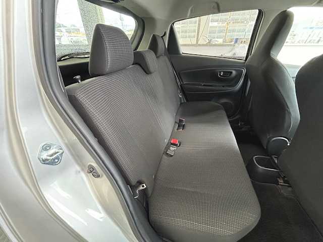 トヨタ ヴィッツ F 宮城県 2016(平28)年 1.4万km シルバーM ワンオーナー/純正ナビ/AM/FM/CD/BT/AUX/ワンセグTV/バックカメラ/ステアリングスイッチ/スチール夏タイヤ14インチ/社外アルミ冬タイヤ14インチ/純正フロアマット/レーンアシスト/横滑り防止装置/衝突被害軽減システム/ヘッドランプレベライザー/オートマチックハイビーム/ウィンカードアミラー/電動格納ミラー/ETC/保証書・記録簿・取扱説明書