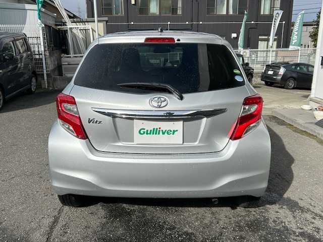 トヨタ ヴィッツ F 宮城県 2016(平28)年 1.4万km シルバーM ワンオーナー/純正ナビ/AM/FM/CD/BT/AUX/ワンセグTV/バックカメラ/ステアリングスイッチ/スチール夏タイヤ14インチ/社外アルミ冬タイヤ14インチ/純正フロアマット/レーンアシスト/横滑り防止装置/衝突被害軽減システム/ヘッドランプレベライザー/オートマチックハイビーム/ウィンカードアミラー/電動格納ミラー/ETC/保証書・記録簿・取扱説明書