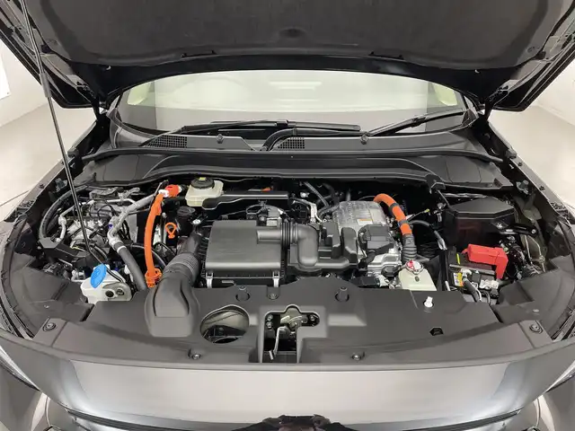 ホンダ ヴェゼル ハイブリッド e:HEV Z 滋賀県 2025(令7)年 0.1千km クリスタルブラックパール 純正9インチナビ/【Bluetooth/USB/Apple CarPlay/Android Auto】/バックカメラ/ハーフレザーシート/ホンダセンシング/・衝突軽減ブレーキ（CMBS）/・先行車発進お知らせ機能/・歩行者事故低減ステアリング/・路外逸脱抑制機能/・標識認識機能/・渋滞追従機能付アダプティブクルーズコントロール/・車線維持支援システム（LKAS）/・トラフィックジャムアシスト（渋滞運転支援機能）/・ブラインドスポットインフォメーション/・誤発進抑制機能/・後方誤発進抑制機能/・近距離衝突軽減ブレーキ/・急アクセル抑制機能/・パーキングセンサーシステム/・後退出庫サポート/・オートハイビーム/・アダプティブドライビングビーム/LEDヘッドライト/クリアランスソナー/シートヒーター/ステアリングヒーター/ヒルディセントコントロール/ワイヤレス充電/ビルトインETC2.0/衝突軽減ブレーキ/パワーバックドア/電動パーキングブレーキ/オートブレーキホールド/純正フロアマット