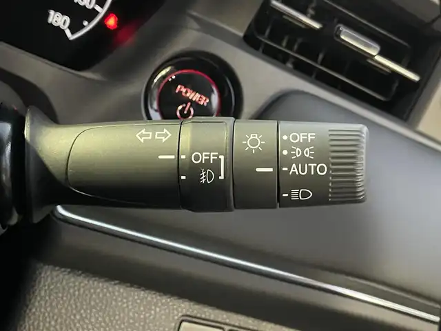 ホンダ ヴェゼル ハイブリッド e:HEV Z 滋賀県 2025(令7)年 0.1千km クリスタルブラックパール 純正9インチナビ/【Bluetooth/USB/Apple CarPlay/Android Auto】/バックカメラ/ハーフレザーシート/ホンダセンシング/・衝突軽減ブレーキ（CMBS）/・先行車発進お知らせ機能/・歩行者事故低減ステアリング/・路外逸脱抑制機能/・標識認識機能/・渋滞追従機能付アダプティブクルーズコントロール/・車線維持支援システム（LKAS）/・トラフィックジャムアシスト（渋滞運転支援機能）/・ブラインドスポットインフォメーション/・誤発進抑制機能/・後方誤発進抑制機能/・近距離衝突軽減ブレーキ/・急アクセル抑制機能/・パーキングセンサーシステム/・後退出庫サポート/・オートハイビーム/・アダプティブドライビングビーム/LEDヘッドライト/クリアランスソナー/シートヒーター/ステアリングヒーター/ヒルディセントコントロール/ワイヤレス充電/ビルトインETC2.0/衝突軽減ブレーキ/パワーバックドア/電動パーキングブレーキ/オートブレーキホールド/純正フロアマット