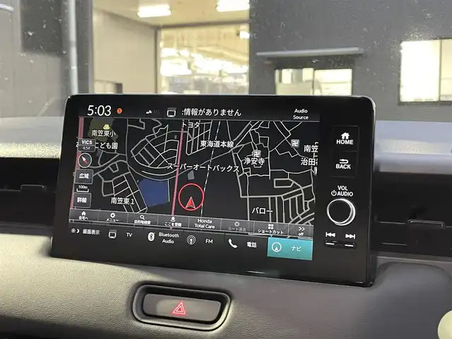 ホンダ ヴェゼル ハイブリッド e:HEV Z 滋賀県 2025(令7)年 0.1千km クリスタルブラックパール 純正9インチナビ/【Bluetooth/USB/Apple CarPlay/Android Auto】/バックカメラ/ハーフレザーシート/ホンダセンシング/・衝突軽減ブレーキ（CMBS）/・先行車発進お知らせ機能/・歩行者事故低減ステアリング/・路外逸脱抑制機能/・標識認識機能/・渋滞追従機能付アダプティブクルーズコントロール/・車線維持支援システム（LKAS）/・トラフィックジャムアシスト（渋滞運転支援機能）/・ブラインドスポットインフォメーション/・誤発進抑制機能/・後方誤発進抑制機能/・近距離衝突軽減ブレーキ/・急アクセル抑制機能/・パーキングセンサーシステム/・後退出庫サポート/・オートハイビーム/・アダプティブドライビングビーム/LEDヘッドライト/クリアランスソナー/シートヒーター/ステアリングヒーター/ヒルディセントコントロール/ワイヤレス充電/ビルトインETC2.0/衝突軽減ブレーキ/パワーバックドア/電動パーキングブレーキ/オートブレーキホールド/純正フロアマット