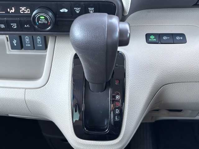 ホンダ Ｎ ＢＯＸ G L ホンダセンシング 宮城県 2017(平29)年 8.6万km モーニングミストブルーM 登録時走行距離85614km/純正SDナビ/AM・FM・TV・CD/ホンダセンシング/バックカメラ/片側パワースライドドア/ドライブレコーダー/ETC/ECONモード/衝突軽減システム/レーンキープアシスト/横滑り防止装置/純正LEDヘッドライト/スマートキー/電動格納ミラー/純正アルミホイール/純正フロアマット/補助ミラー/ドアバイザー/ウインカーミラー