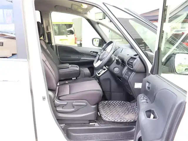 日産 セレナ ハイウェイスター 神奈川県 2017(平29)年 8.2万km ブリリアントホワイトパール 純正メモリナビ/アラウンドビューモニター/フルセグテレビ/フリップダウンモニター/プロパイロット/両側パワースライドドア/ドライブレコーダー前後/ETC/LEDヘッドライト/保証書/取説/ナビ説/記録(H.29.R.1.2.4.6)/スペアスマートキー