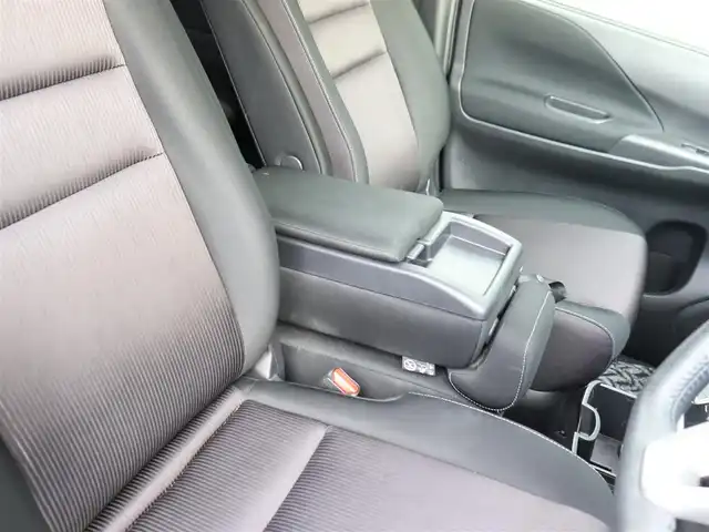 日産 セレナ ハイウェイスター 神奈川県 2017(平29)年 8.2万km ブリリアントホワイトパール 純正メモリナビ/アラウンドビューモニター/フルセグテレビ/フリップダウンモニター/プロパイロット/両側パワースライドドア/ドライブレコーダー前後/ETC/LEDヘッドライト/保証書/取説/ナビ説/記録(H.29.R.1.2.4.6)/スペアスマートキー