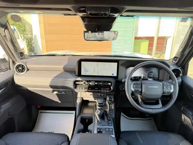 トヨタ ランドクルーザー ２５０ VX 香川県 2025(令7)年 0.5万km プラチナホワイトパールマイカ ワンオーナー/ディスプレイオーディオPLUS/JBLサウンド/サンルーフ/黒革シート/パワーシート/シートヒーター/シートベンチレーション/丸目LEDヘッドライト/デジタルインナーミラー/パワーバックドア/12.3インチTFTメーター/ルーフレール/置くだけ充電/クリアランスソナー/純正ヘッドライト積込/ビルトインETC2.0