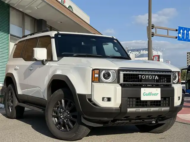 トヨタ ランドクルーザー ２５０ VX 香川県 2025(令7)年 0.5万km プラチナホワイトパールマイカ ワンオーナー/ディスプレイオーディオPLUS/JBLサウンド/サンルーフ/黒革シート/パワーシート/シートヒーター/シートベンチレーション/丸目LEDヘッドライト/デジタルインナーミラー/パワーバックドア/12.3インチTFTメーター/ルーフレール/置くだけ充電/クリアランスソナー/純正ヘッドライト積込/ビルトインETC2.0