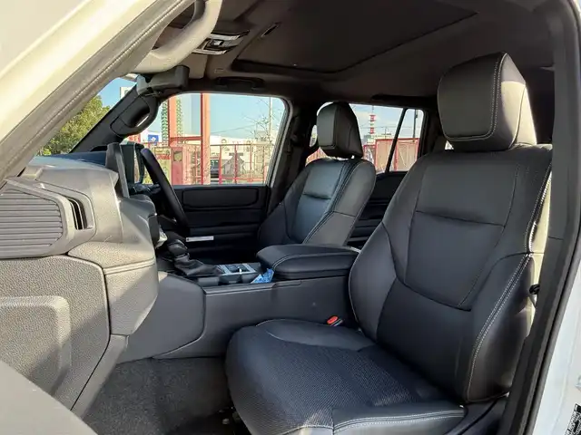 トヨタ ランドクルーザー ２５０ VX 香川県 2025(令7)年 0.5万km プラチナホワイトパールマイカ ワンオーナー/ディスプレイオーディオPLUS/JBLサウンド/サンルーフ/黒革シート/パワーシート/シートヒーター/シートベンチレーション/丸目LEDヘッドライト/デジタルインナーミラー/パワーバックドア/12.3インチTFTメーター/ルーフレール/置くだけ充電/クリアランスソナー/純正ヘッドライト積込/ビルトインETC2.0