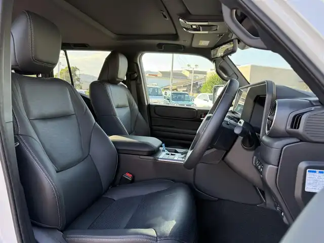 トヨタ ランドクルーザー ２５０ VX 香川県 2025(令7)年 0.5万km プラチナホワイトパールマイカ ワンオーナー/ディスプレイオーディオPLUS/JBLサウンド/サンルーフ/黒革シート/パワーシート/シートヒーター/シートベンチレーション/丸目LEDヘッドライト/デジタルインナーミラー/パワーバックドア/12.3インチTFTメーター/ルーフレール/置くだけ充電/クリアランスソナー/純正ヘッドライト積込/ビルトインETC2.0