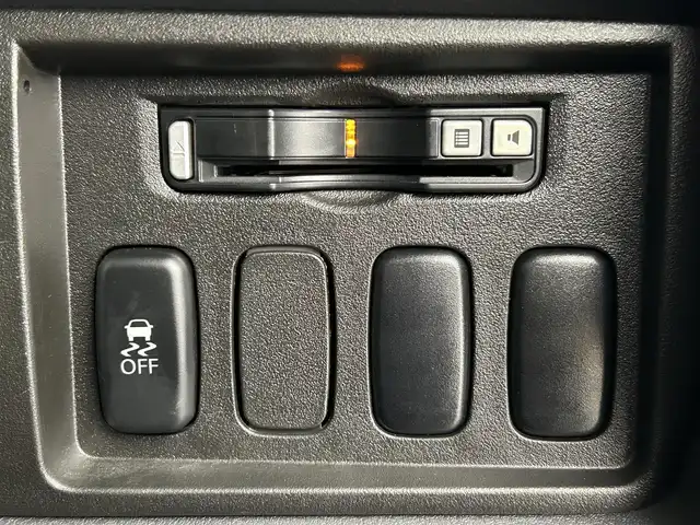 三菱 デリカＤ：５ アクティブギア 千葉県 2017(平29)年 7.3万km ダイヤモンドブラックマイカ 禁煙車/ワンオーナー/４WD/両側パワースライドドア/クルーズコントロール/純正7.7型メモリナビ/・型番：GCX777W/・CD/DVD/フルセグTV/・バックカメラ/・ビルトインETC/革巻きステアリング/・パドルシフト/ハーフレザーシート/・DNシートヒーター/純正フロアマット/純正１８インチAW/オートライト/・キセノンヘッドライト/・フォグランプ