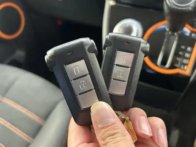 三菱 デリカＤ：５ アクティブギア 千葉県 2017(平29)年 7.3万km ダイヤモンドブラックマイカ 禁煙車/ワンオーナー/４WD/両側パワースライドドア/クルーズコントロール/純正7.7型メモリナビ/・型番：GCX777W/・CD/DVD/フルセグTV/・バックカメラ/・ビルトインETC/革巻きステアリング/・パドルシフト/ハーフレザーシート/・DNシートヒーター/純正フロアマット/純正１８インチAW/オートライト/・キセノンヘッドライト/・フォグランプ